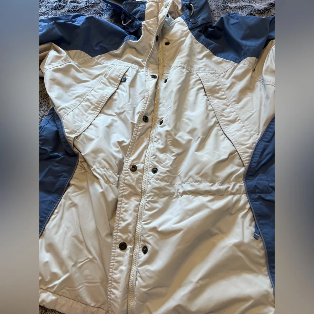 Women’s Columbia Blue and Cream Shell Jacket - Picture 8 of 10